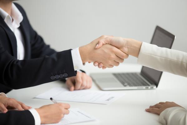 https://proreca.am/images_list/uploaded/image_3Oeck5wQ45_hr-handshaking-successful-candidate-getting-hired-new-job-closeup.jpg